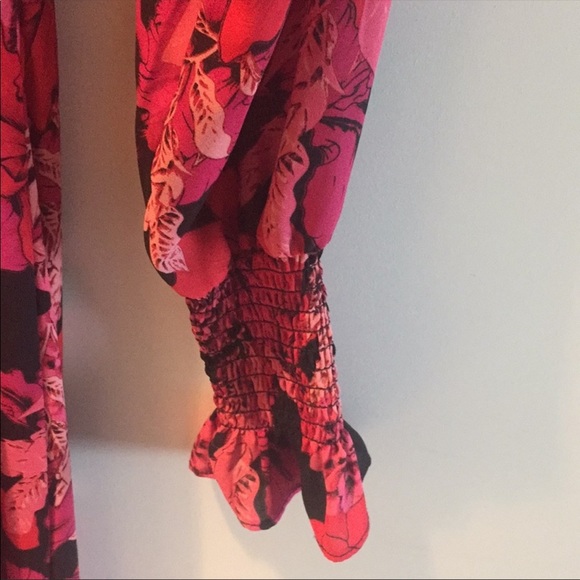 Dress is red - Picture 5 of 8